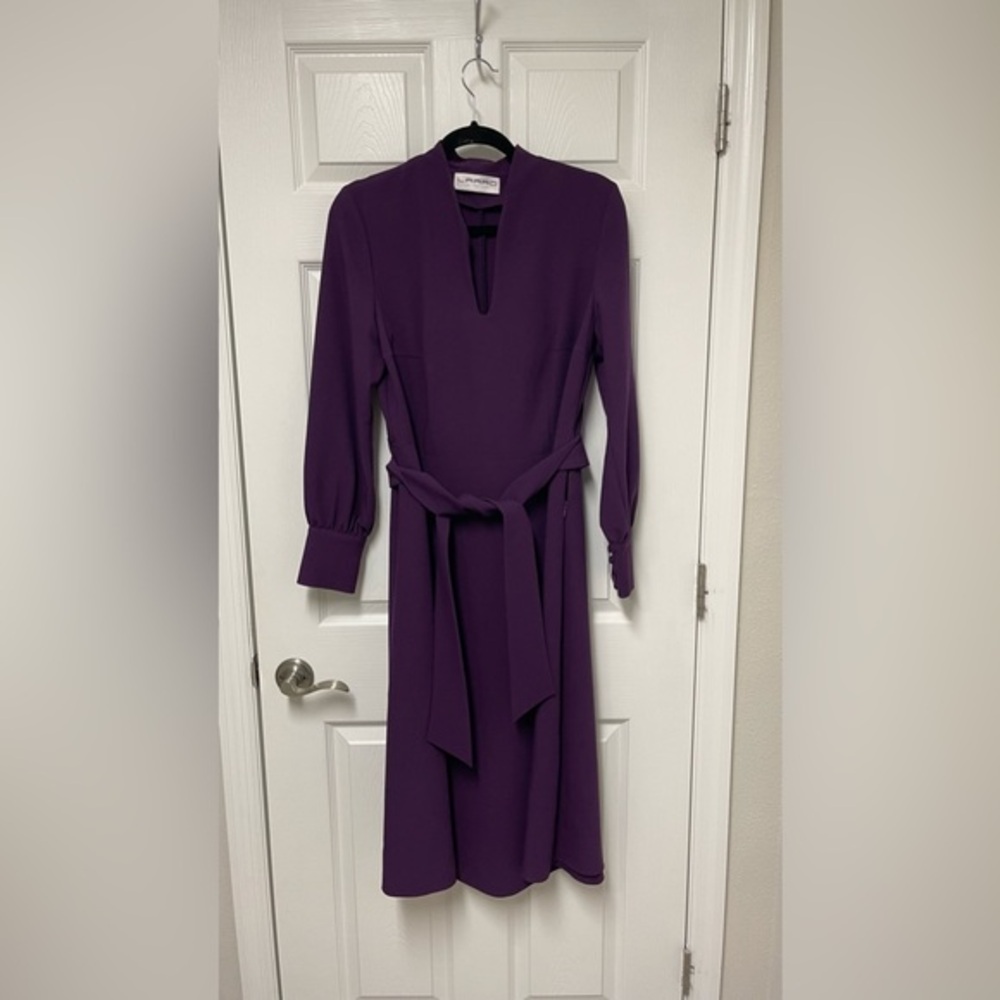 Very beautiful classic dress. Euro brand “LARRO”.